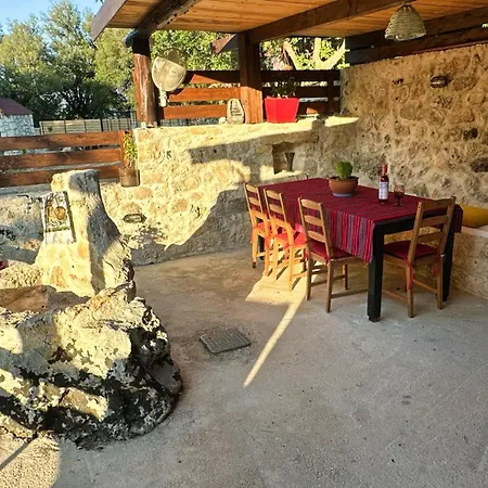 Case de vacanță The Root House - Crete Vafés